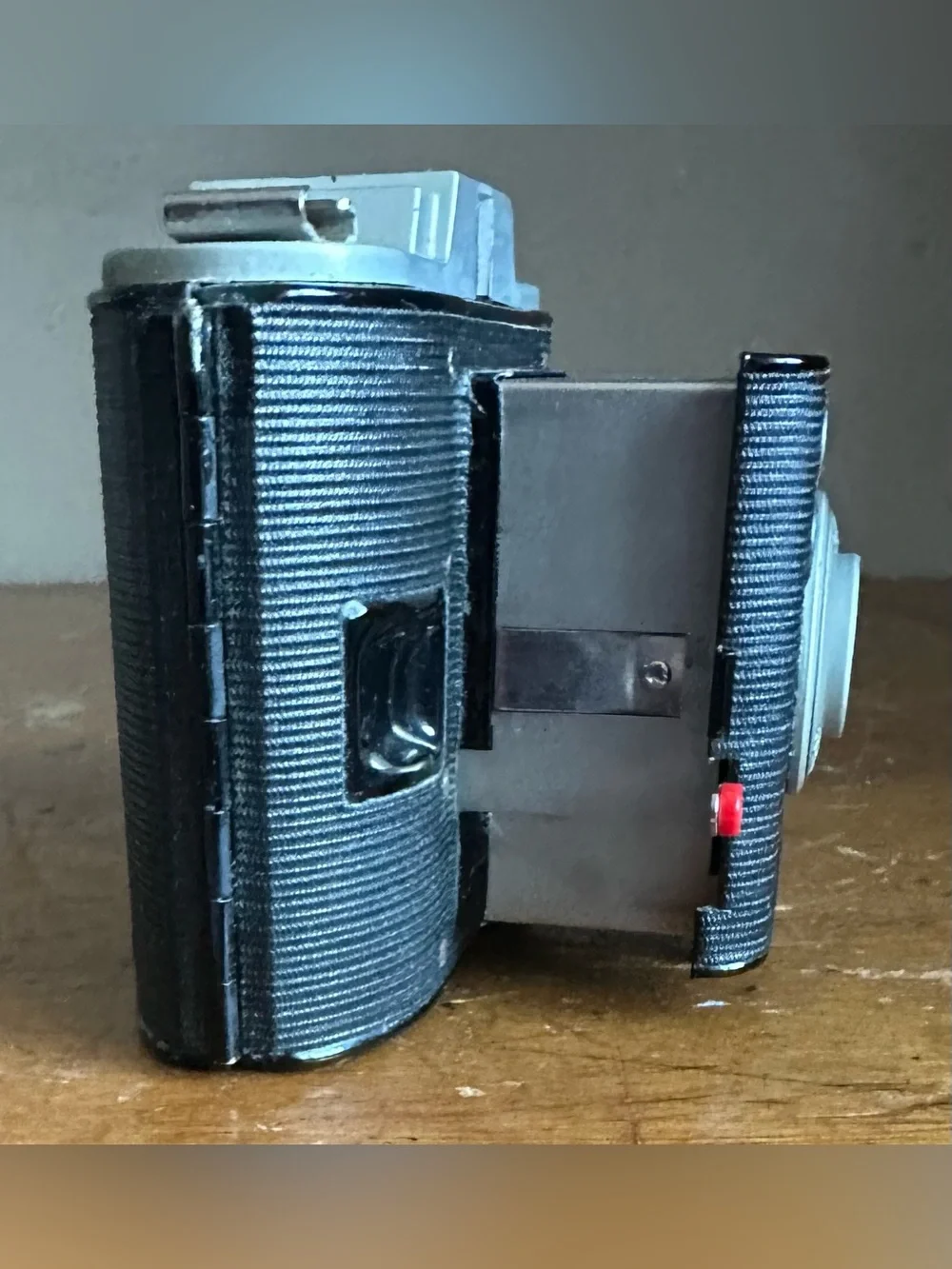 Flash Clipper Vintage Camera in Black with Brown Case